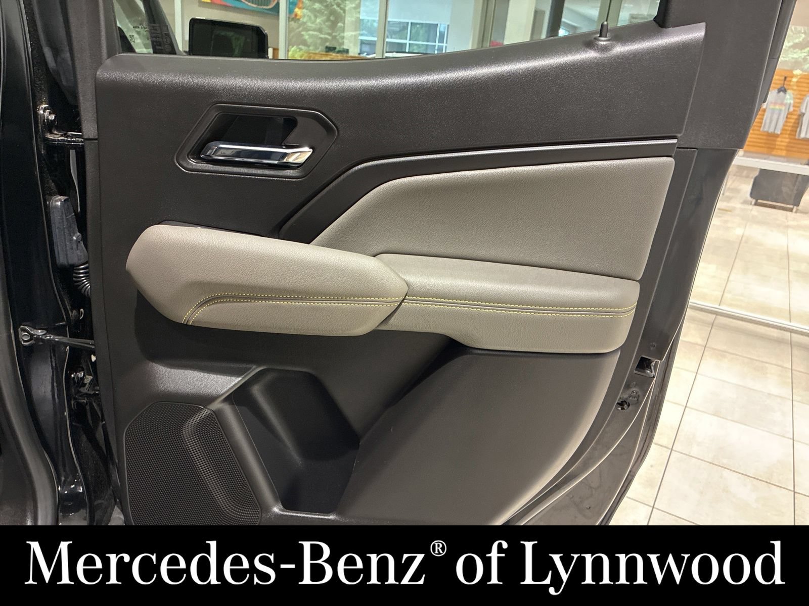 Used 2024 Chevrolet Colorado ZR2 w/ ZR2 Convenience Package III AWD/4WD image 30