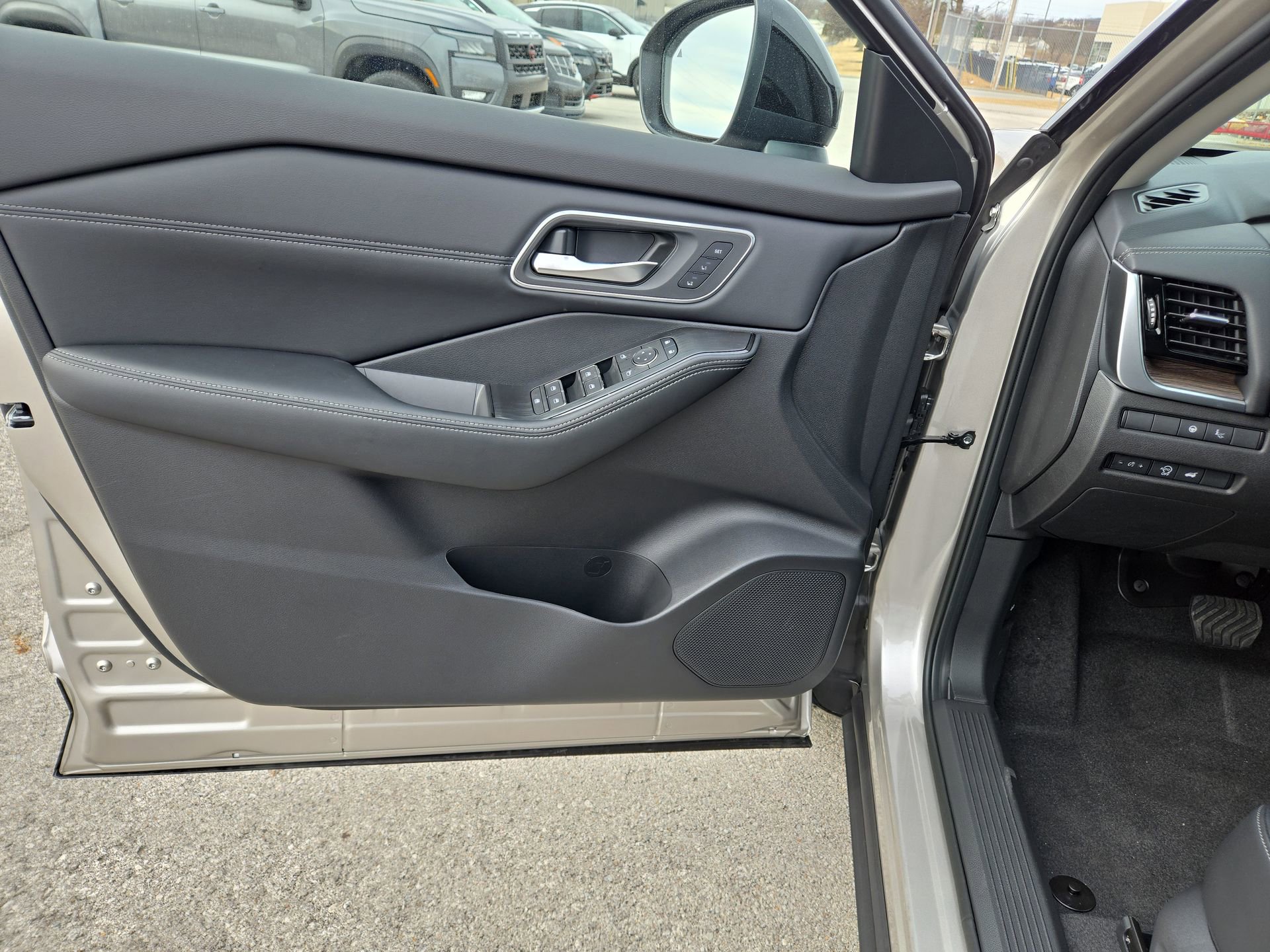 New 2026 Nissan Rogue Platinum w/ Platinum Premium Package image 11