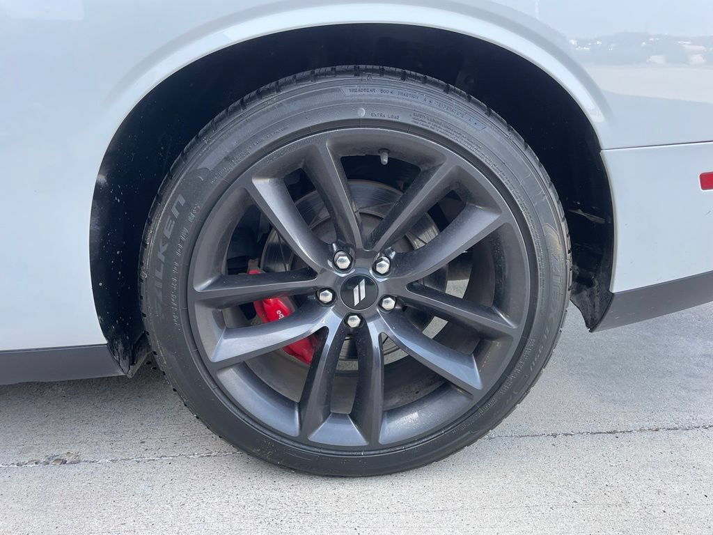 Used 2019 Dodge Challenger R/T w/ Performance Handling Group RWD image 17