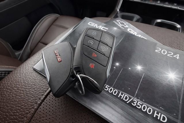 Used 2024 GMC Sierra 2500 Denali w/ Denali Reserve Package image 36