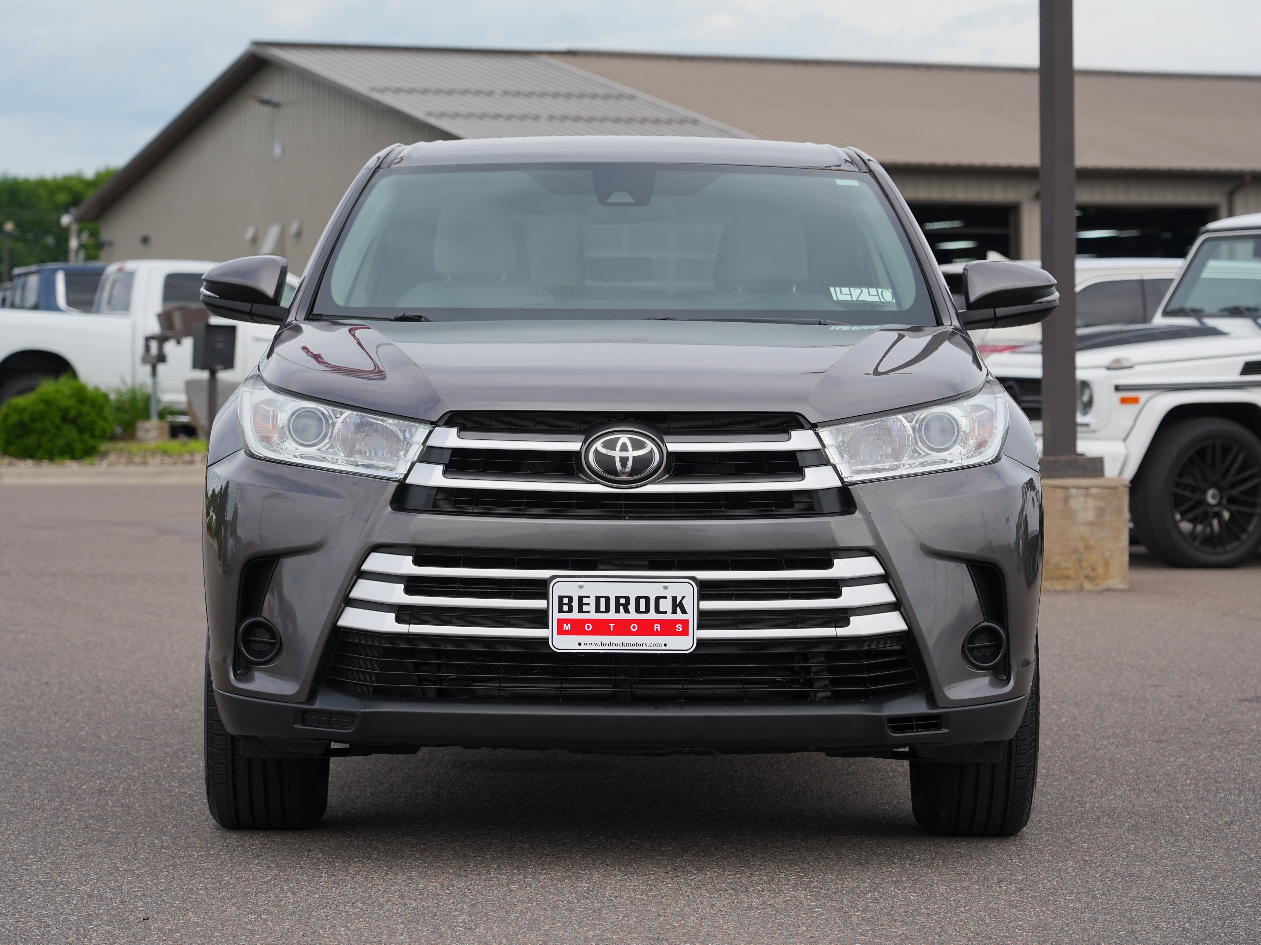 Used 2017 Toyota Highlander LE w/ Carpet Mat Package AWD/4WD image 8
