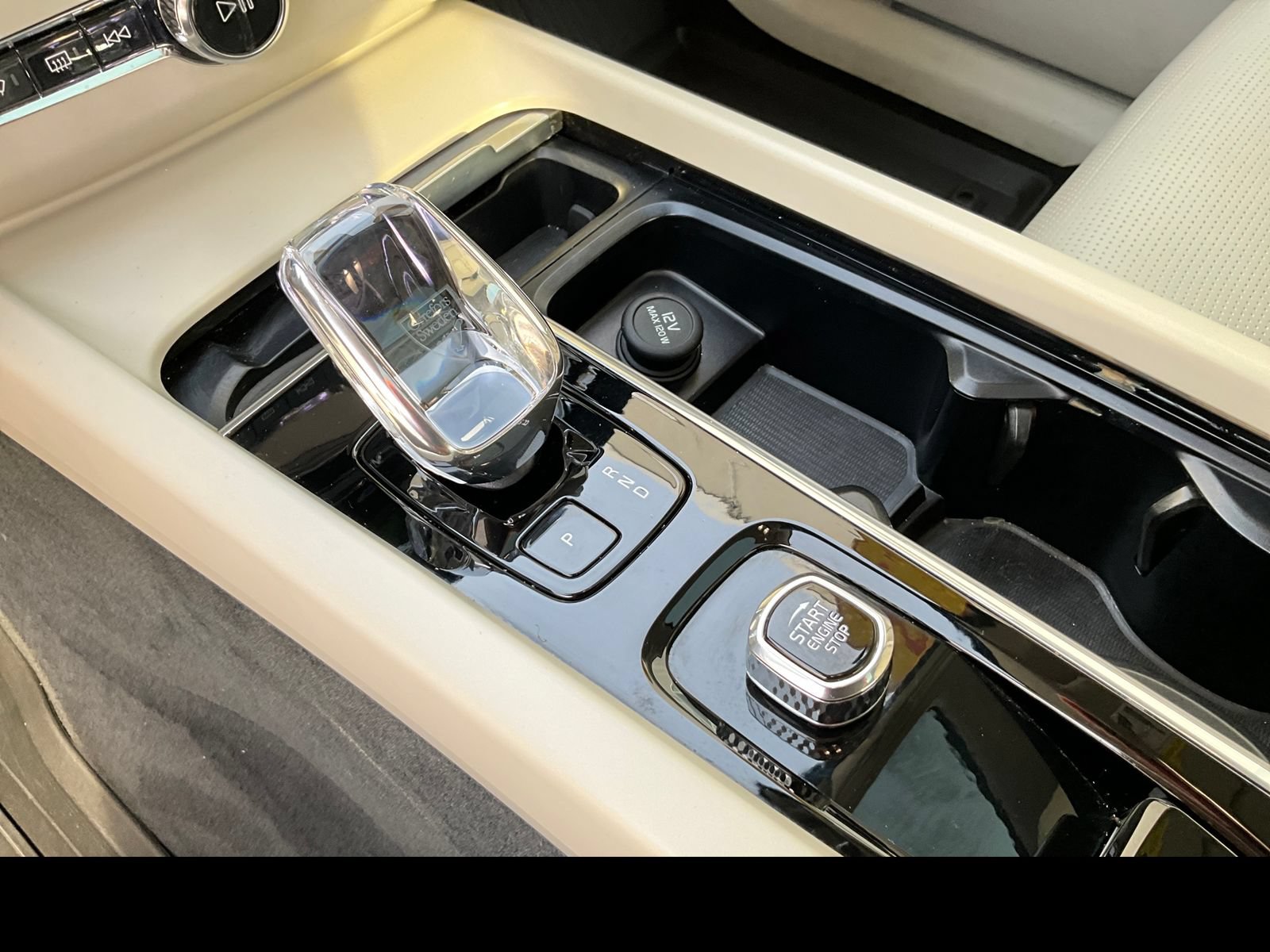Certified 2023 Volvo XC60 B5 Ultimate w/ Climate Package AWD/4WD image 27