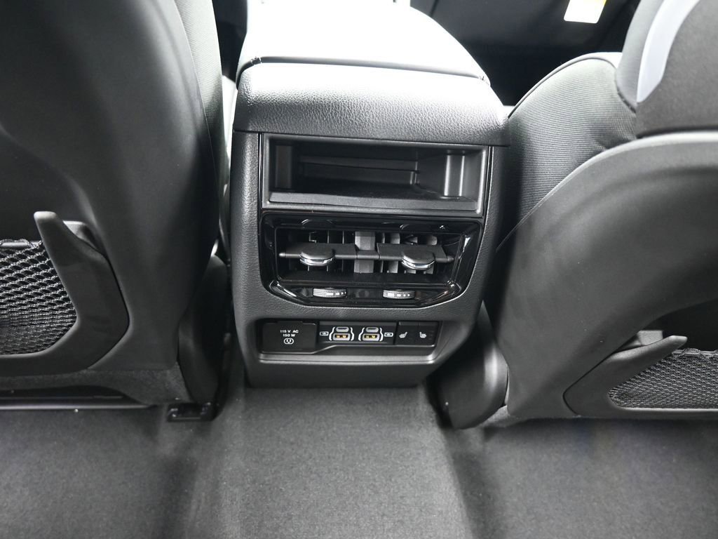 Used 2024 Jeep Grand Cherokee Overland w/ Luxury Tech Group IV image 42