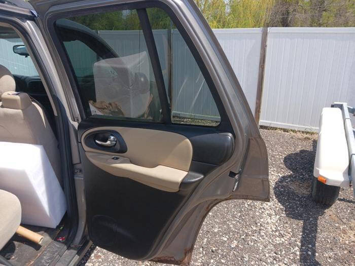 Used 2005 Chevrolet TrailBlazer LS w/ LS Preferred Equipment Group AWD/4WD image 39