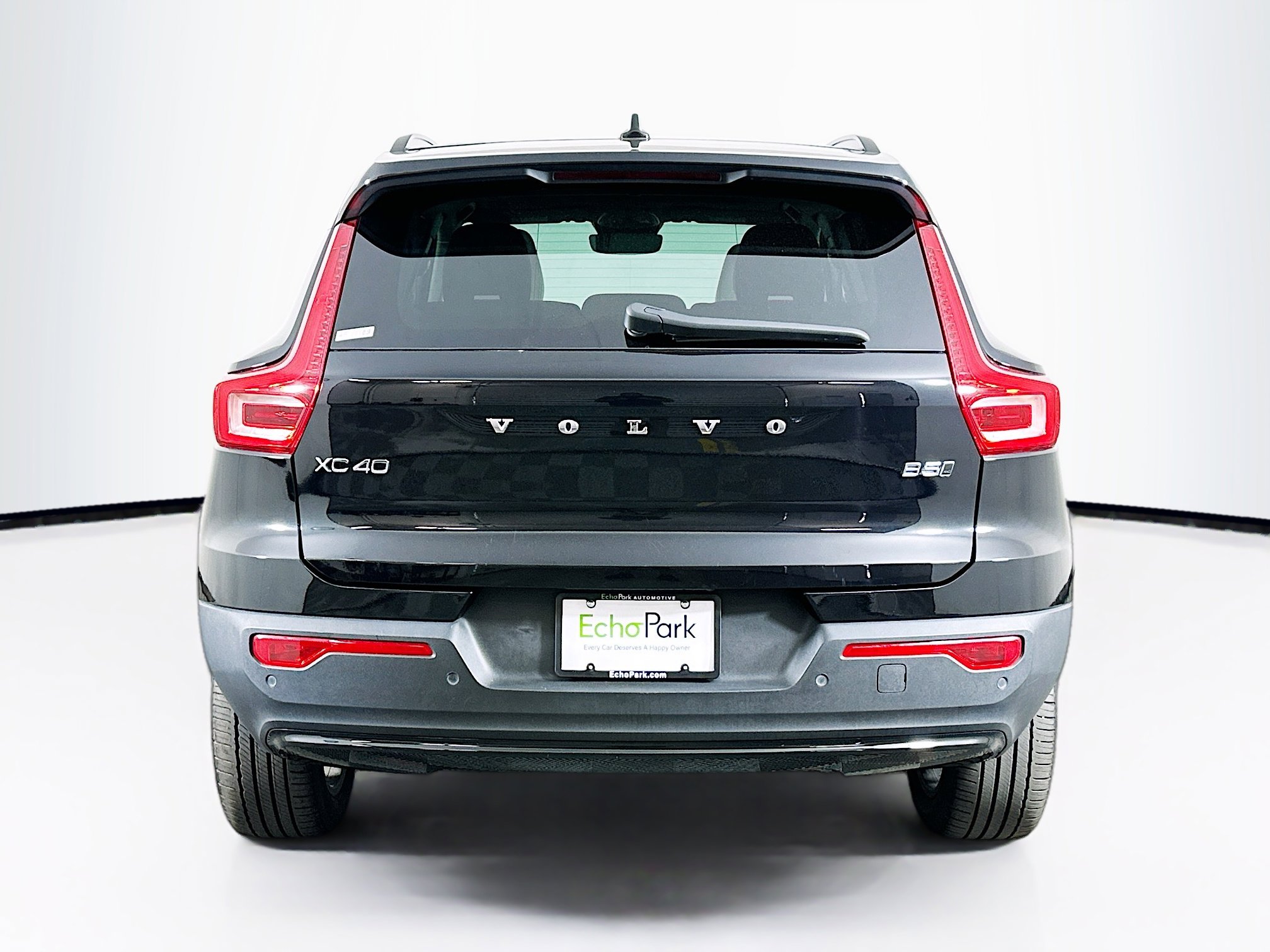 Used 2023 Volvo XC40 B5 Plus w/ Driver Assist Package image 7