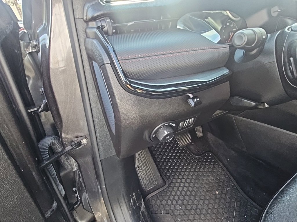 Used 2023 Jeep Compass Trailhawk image 9