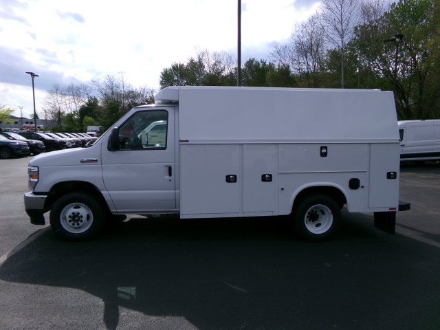 New 2027 Ford E-350 and Econoline 350 Super Duty w/ Power Equipment Group RWD image 8