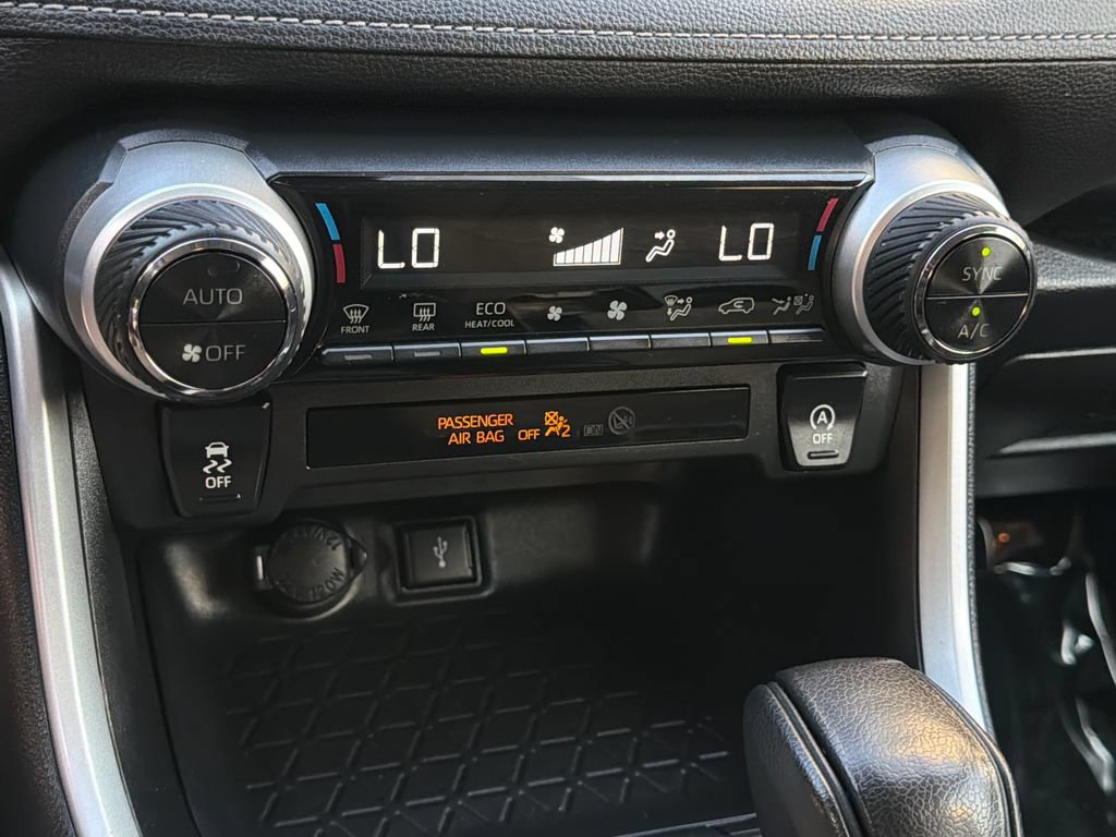 Used 2021 Toyota RAV4 XLE w/ Convenience Package AWD/4WD image 28