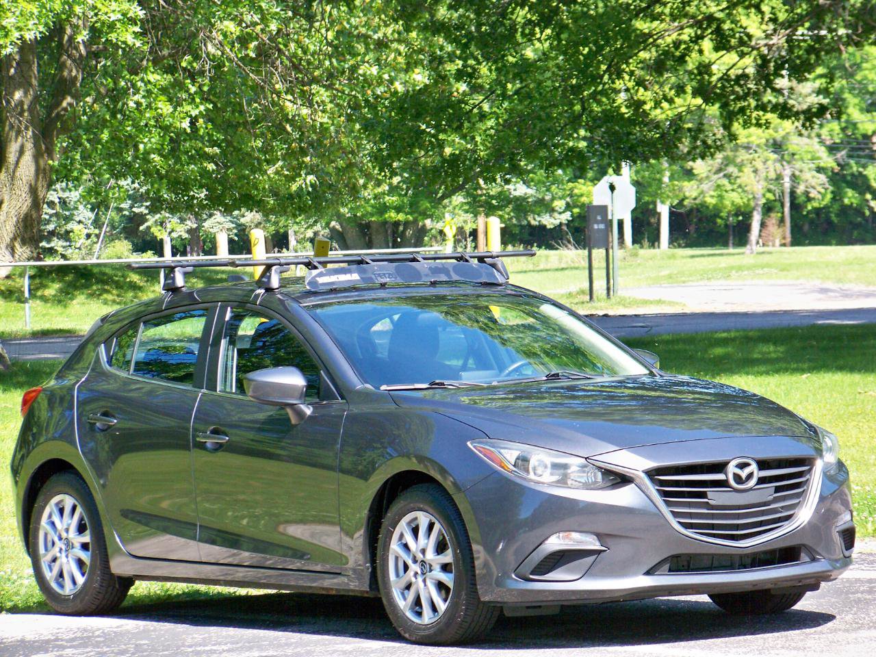 Used 2014 MAZDA MAZDA3 i Touring w/ Technology Package FWD image 4