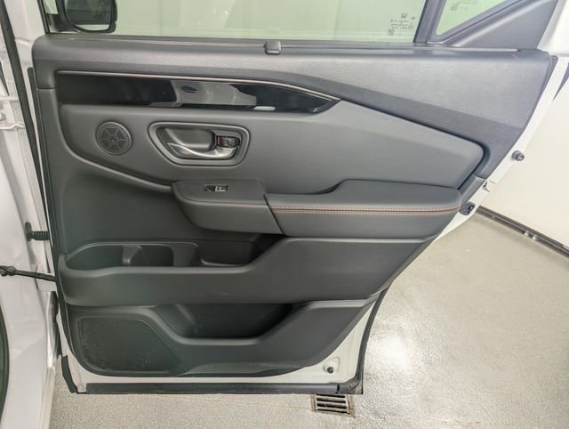 Used 2025 Honda Pilot TrailSport image 19