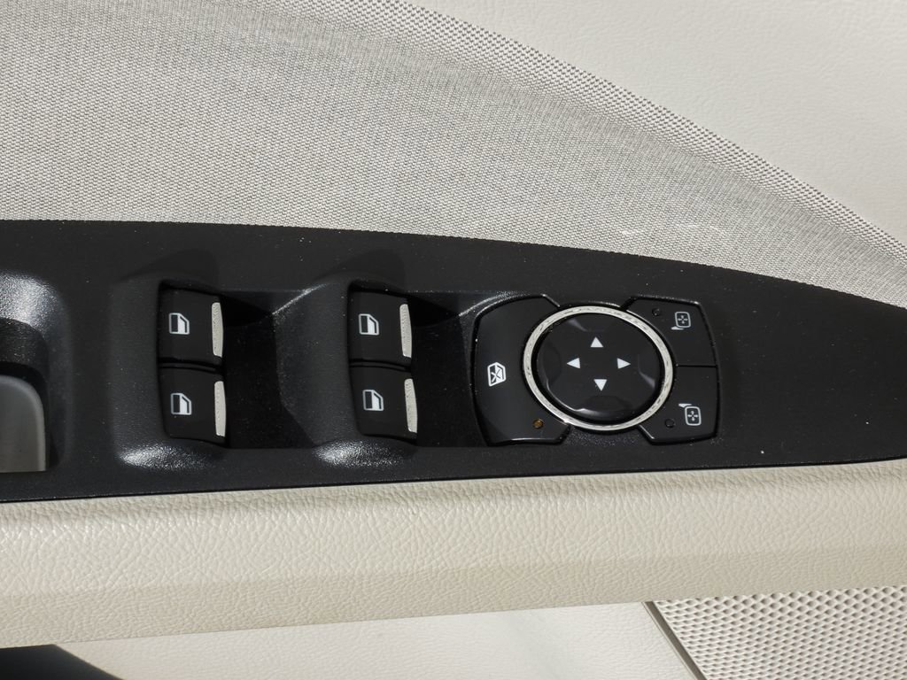 Used 2019 Ford Fusion SE FWD image 9