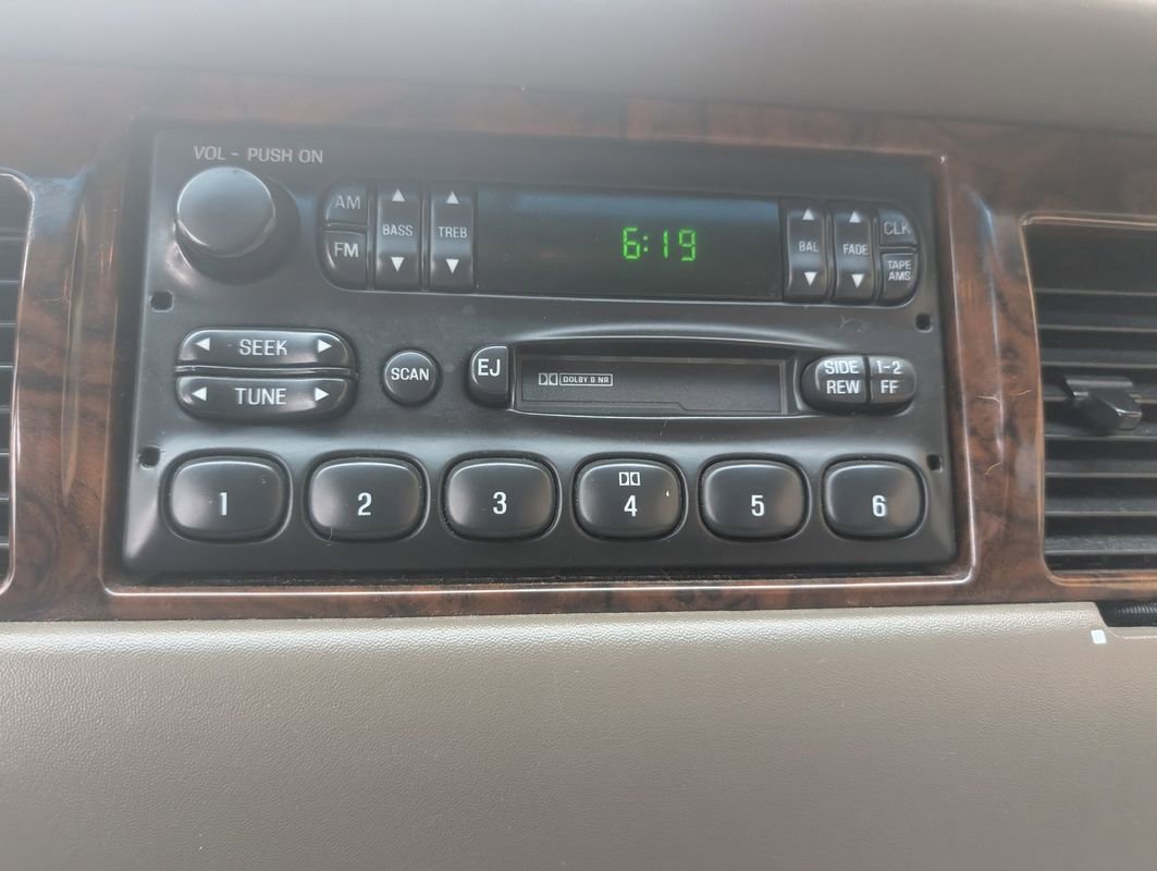 Used 1999 Lincoln Town Car Executive image 18