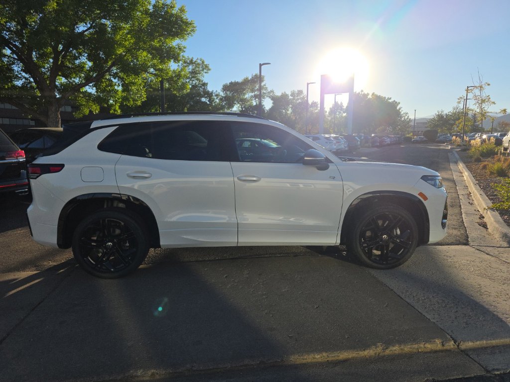 Certified 2026 Volkswagen Tiguan SE R-Line AWD/4WD image 8