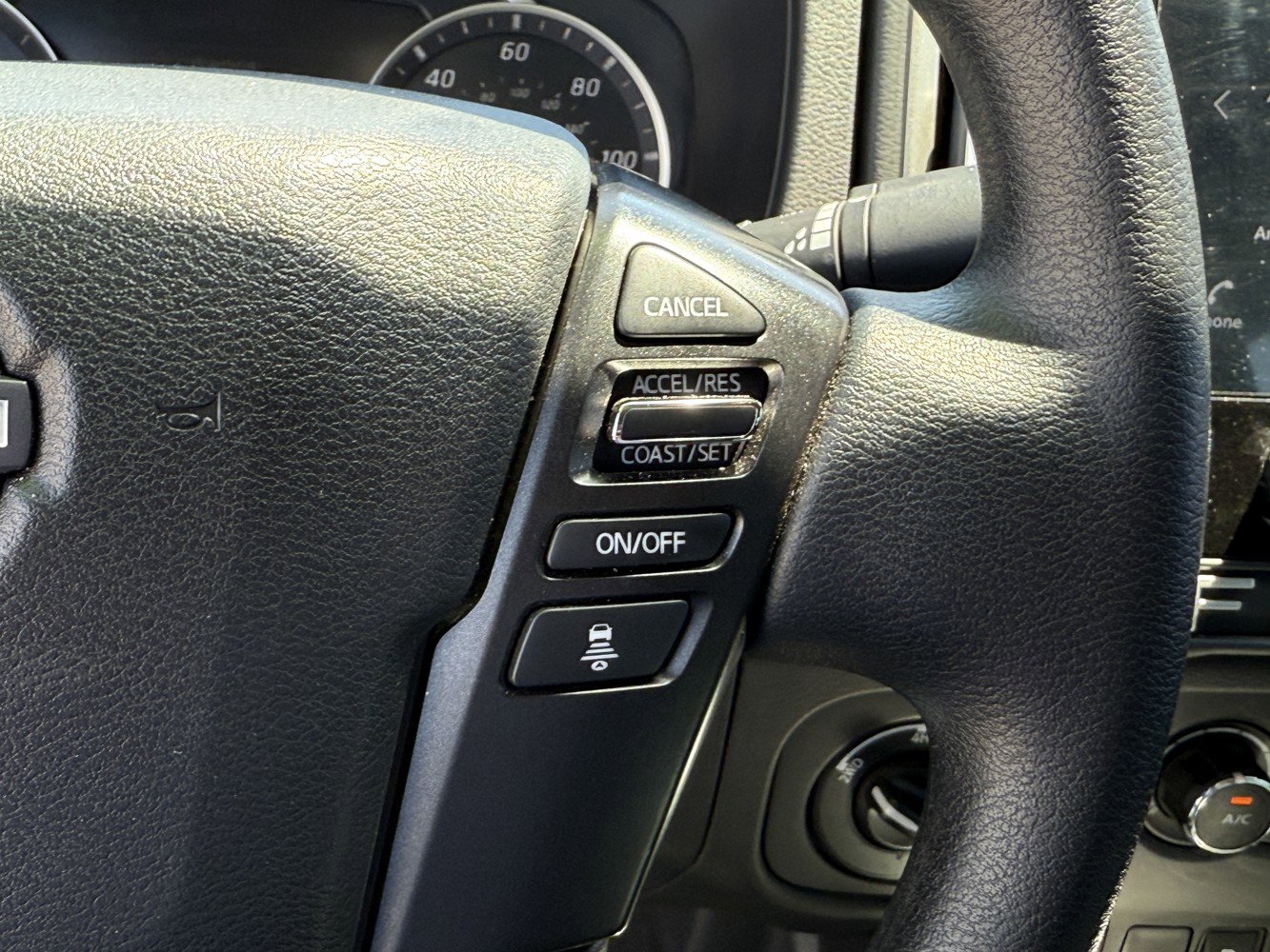 Used 2025 Nissan Frontier SV AWD/4WD image 17