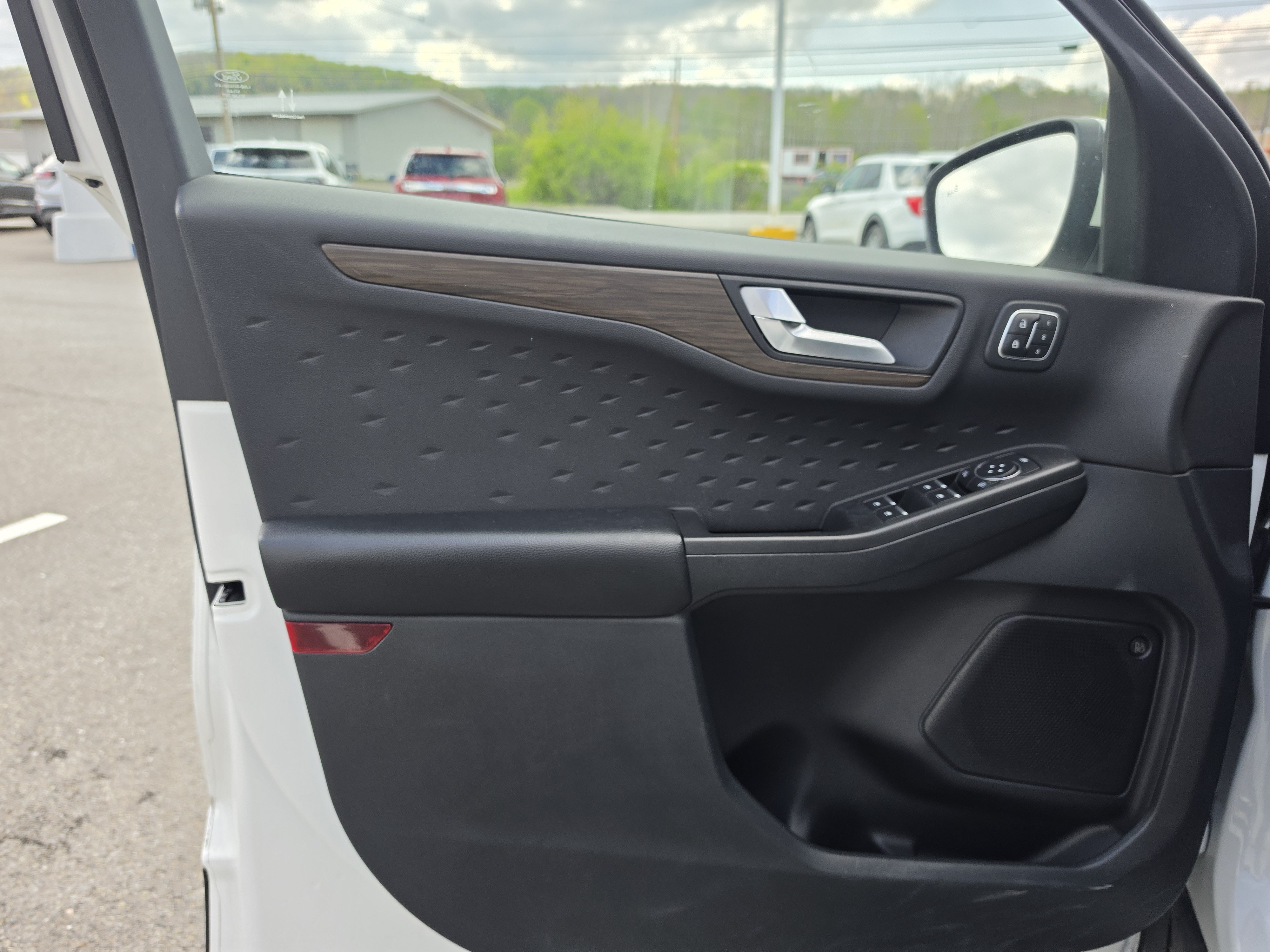 Used 2020 Ford Escape Titanium AWD/4WD image 15