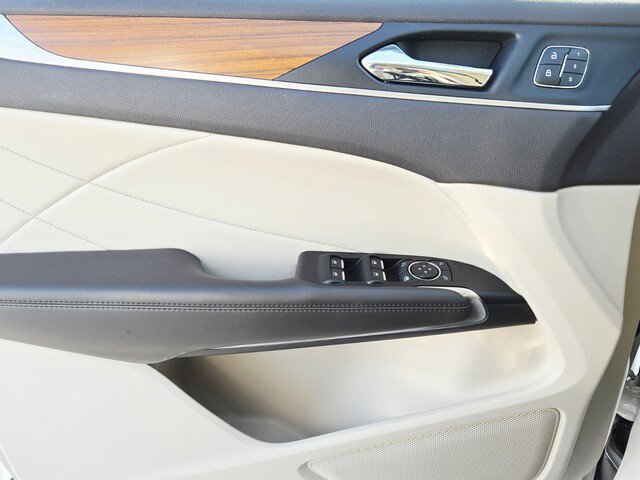 Used 2019 Lincoln MKC Select w/ Select Plus Package image 16