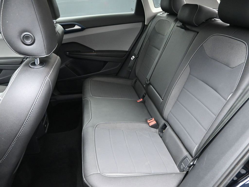 Used 2024 Volkswagen Taos SE image 13
