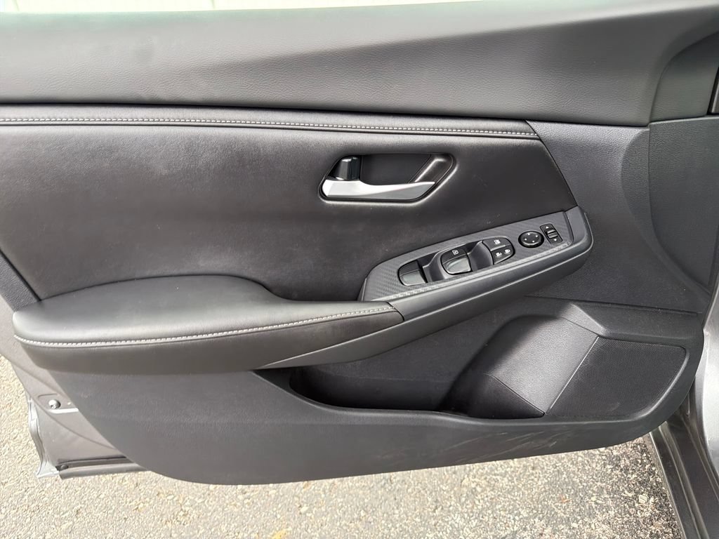 Used 2022 Nissan Sentra SV FWD image 12