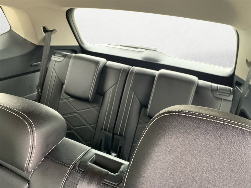 Used 2025 Volkswagen Atlas SE image 17