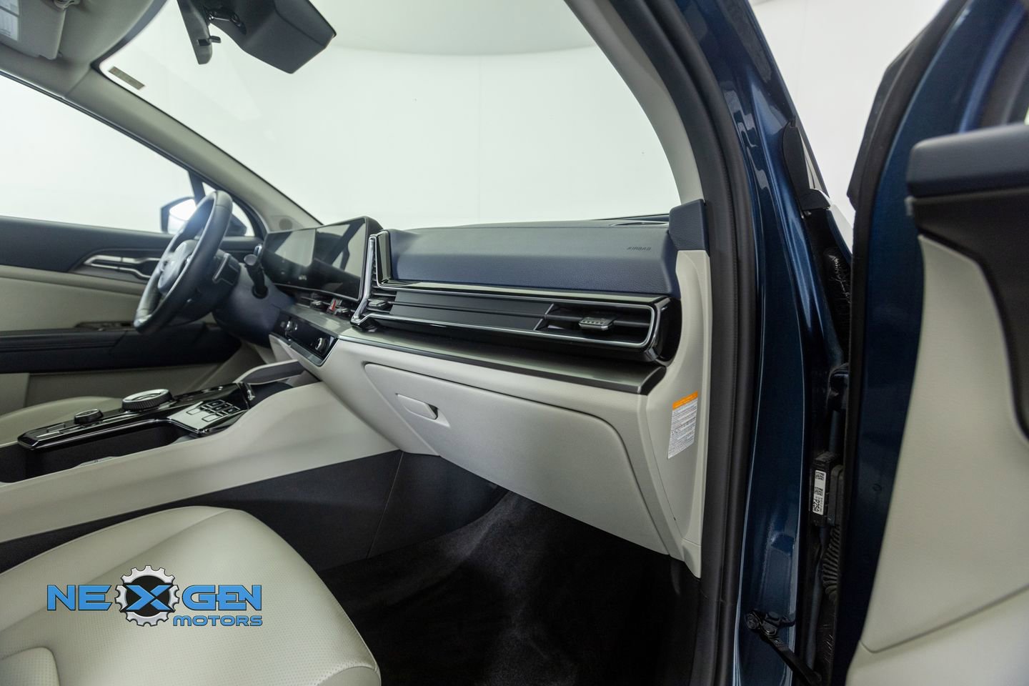 Used 2023 Kia Sportage EX image 40