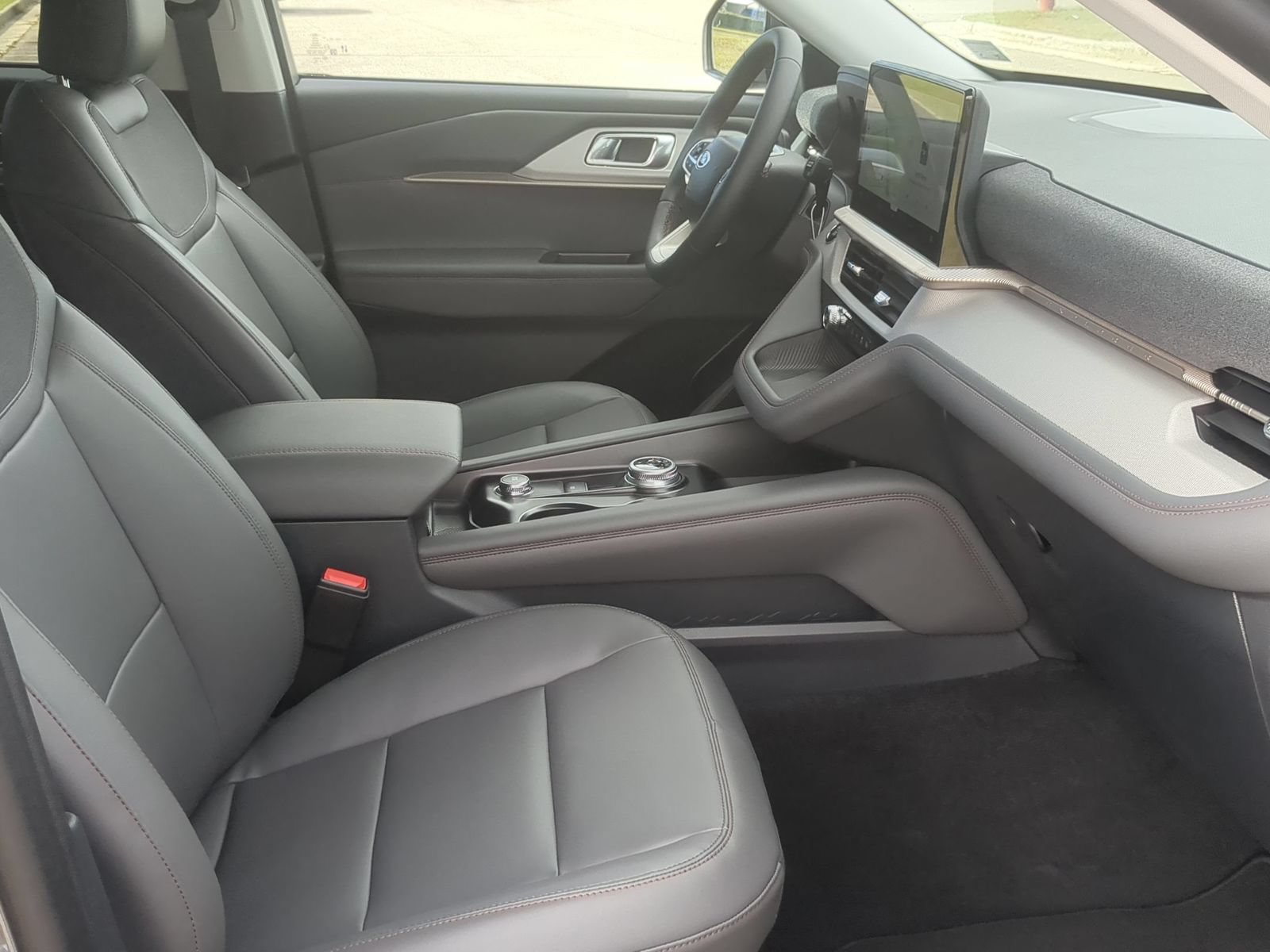 New 2026 Ford Explorer Active w/ Active Comfort Package AWD/4WD image 39