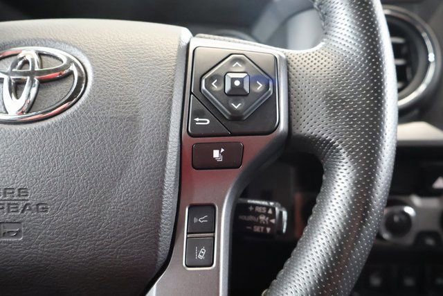 Used 2022 Toyota Tacoma TRD Sport w/ TRD Premium Sport Package AWD/4WD image 19