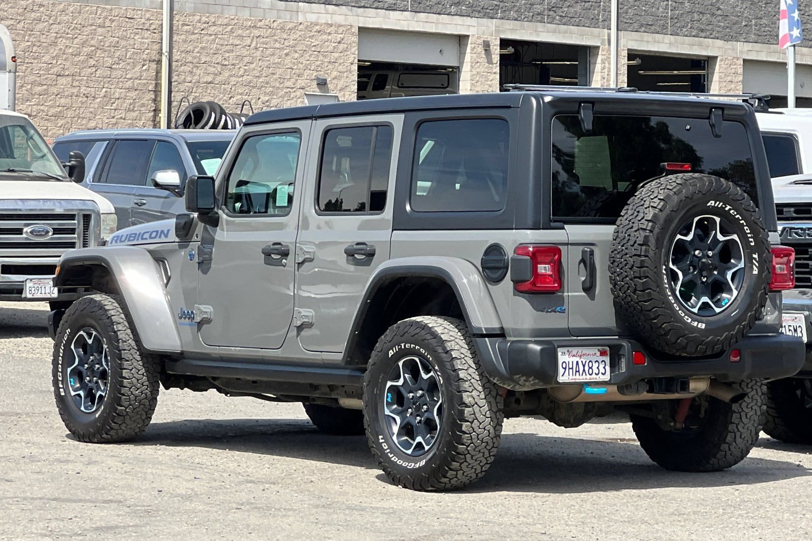 Used 2023 Jeep Wrangler Unlimited Rubicon 4xe w/ Steel Bumper Group AWD/4WD image 6