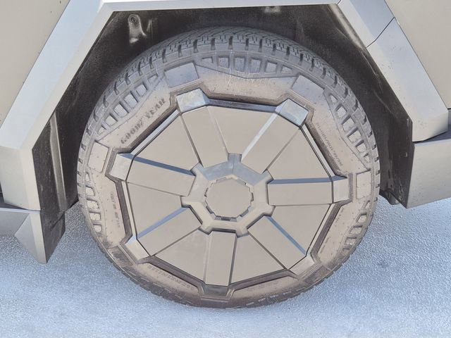 Used 2024 Tesla Cybertruck AWD Crew Cab image 11