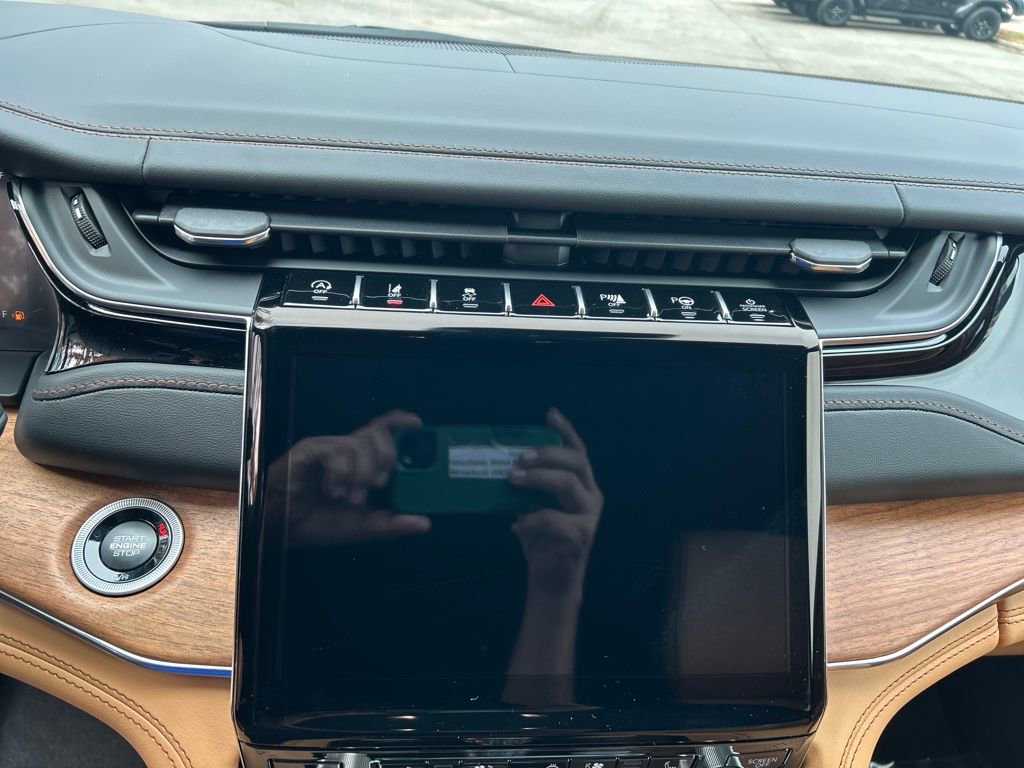 New 2025 Jeep Grand Cherokee L Summit image 15