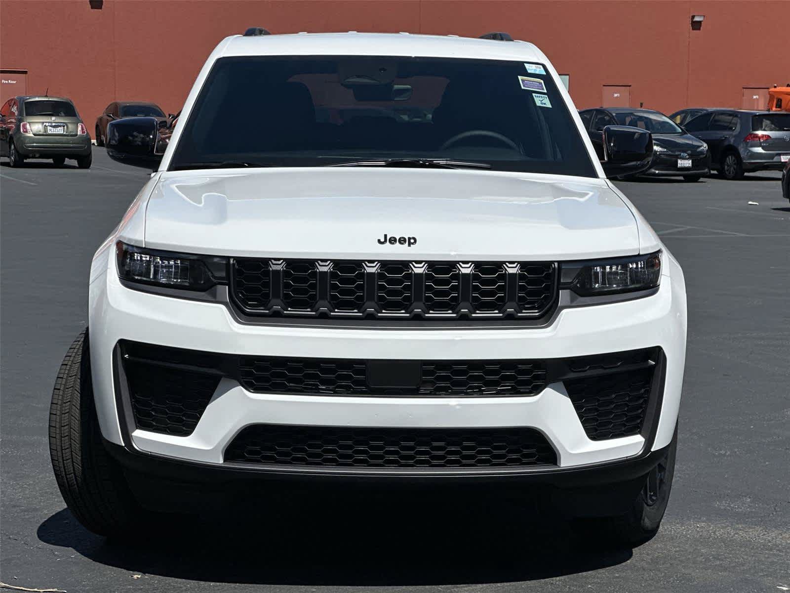 Used 2026 Jeep Grand Cherokee Altitude RWD image 7