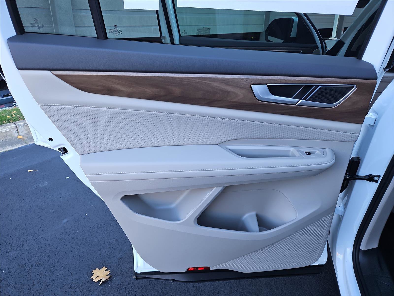 New 2026 Volkswagen Atlas SE image 23