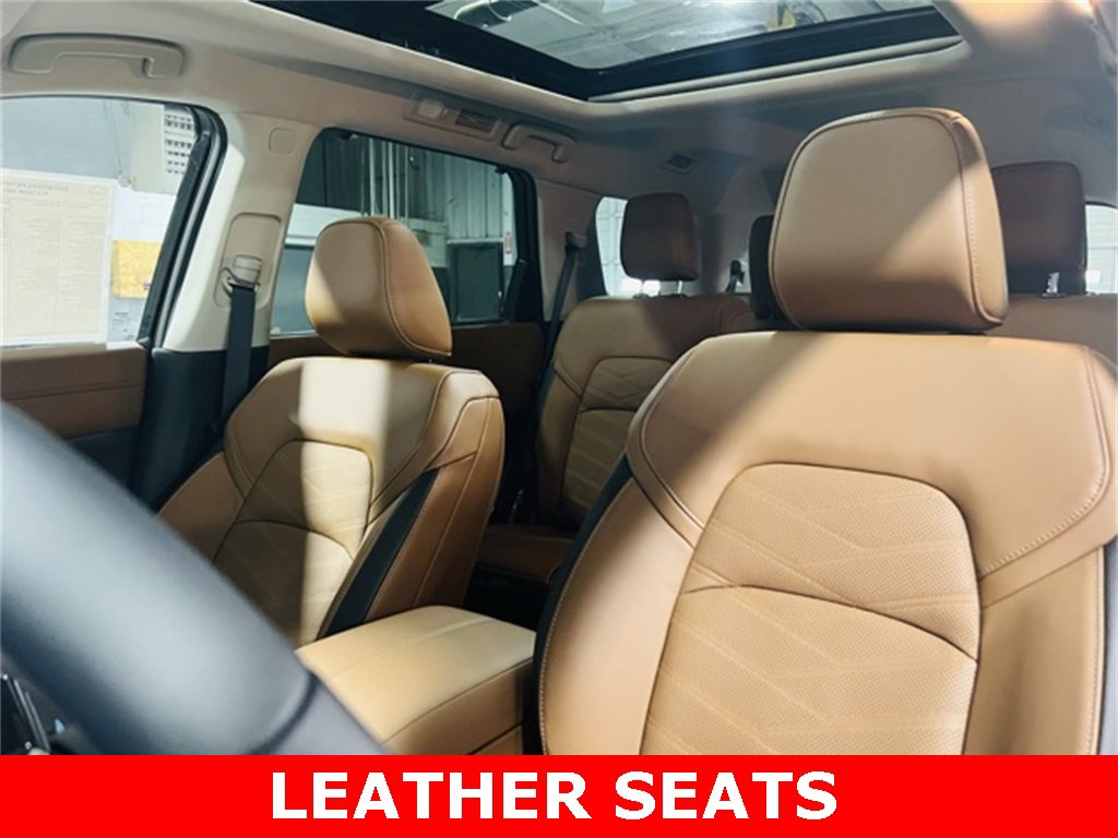 New 2025 Nissan Pathfinder Platinum image 3