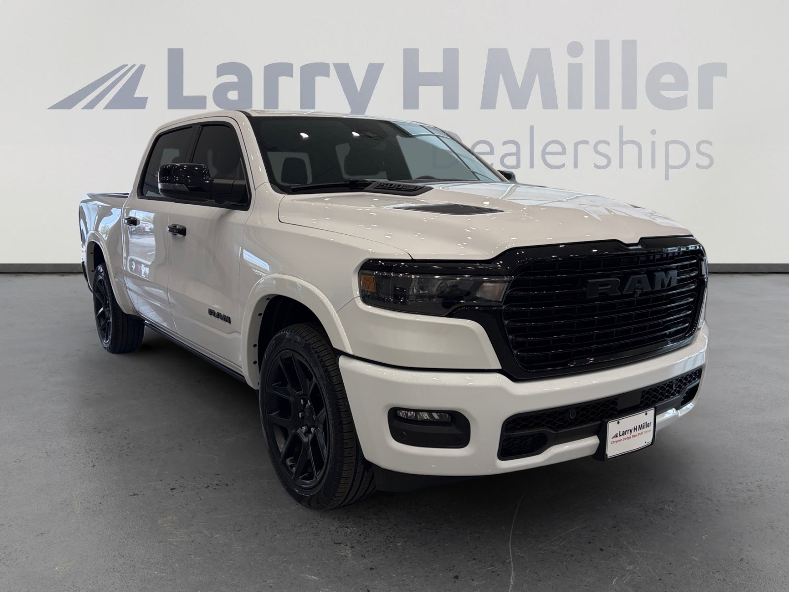 Used 2025 RAM 1500 Laramie w/ Night Edition AWD/4WD image 7