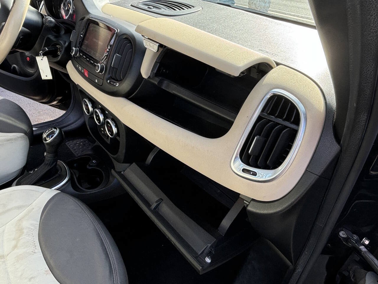 Used 2014 FIAT 500L Easy w/ Popular Equipment Group FWD image 20