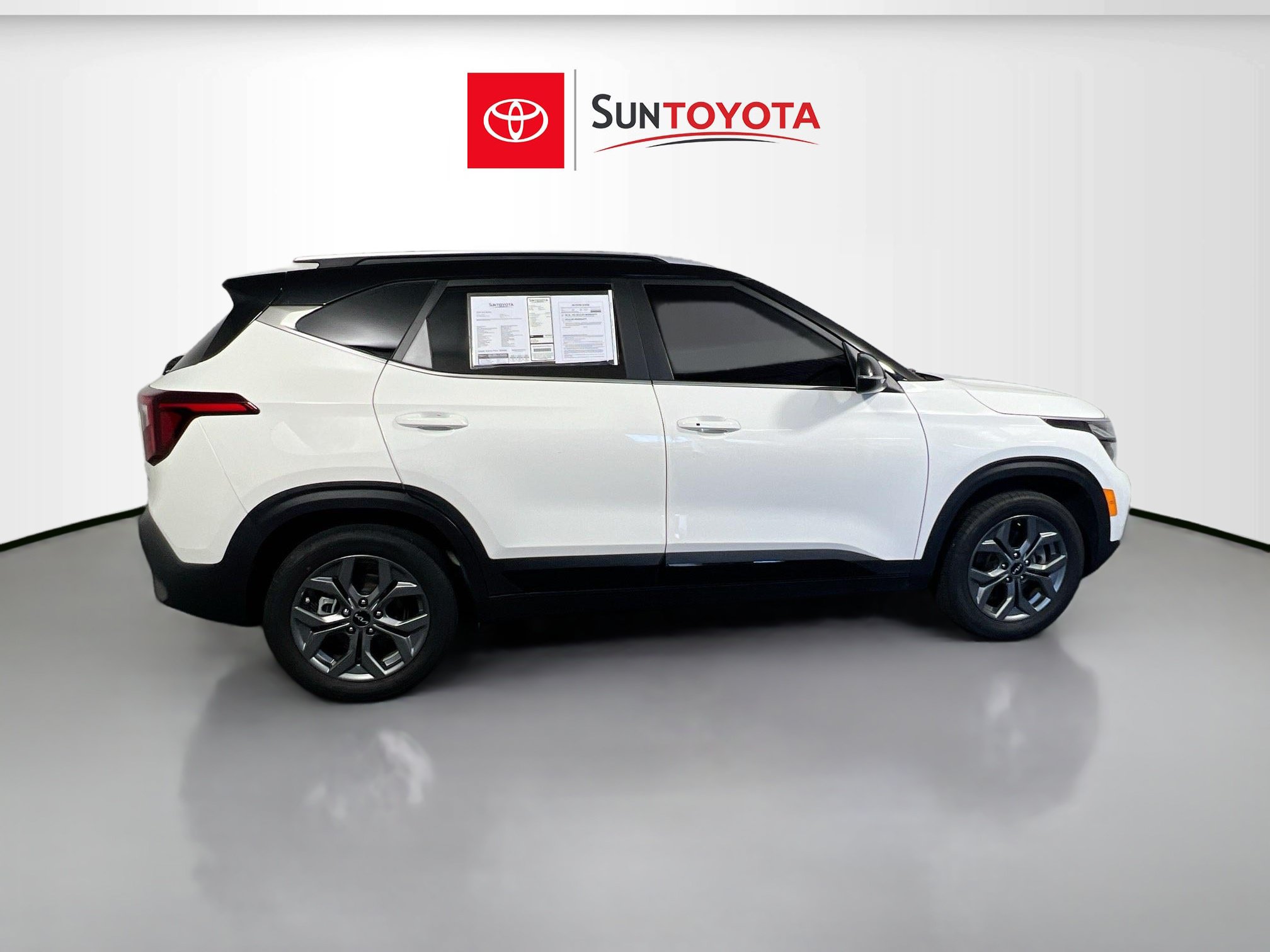 Used 2024 Kia Seltos S AWD/4WD image 2