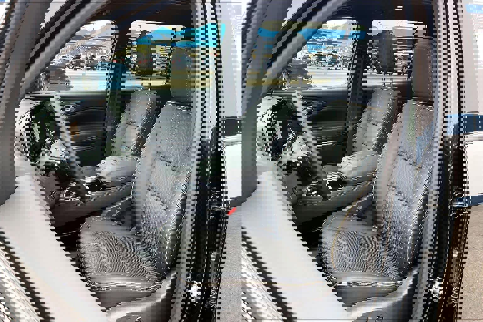 Used 2025 Chevrolet Traverse High Country image 9