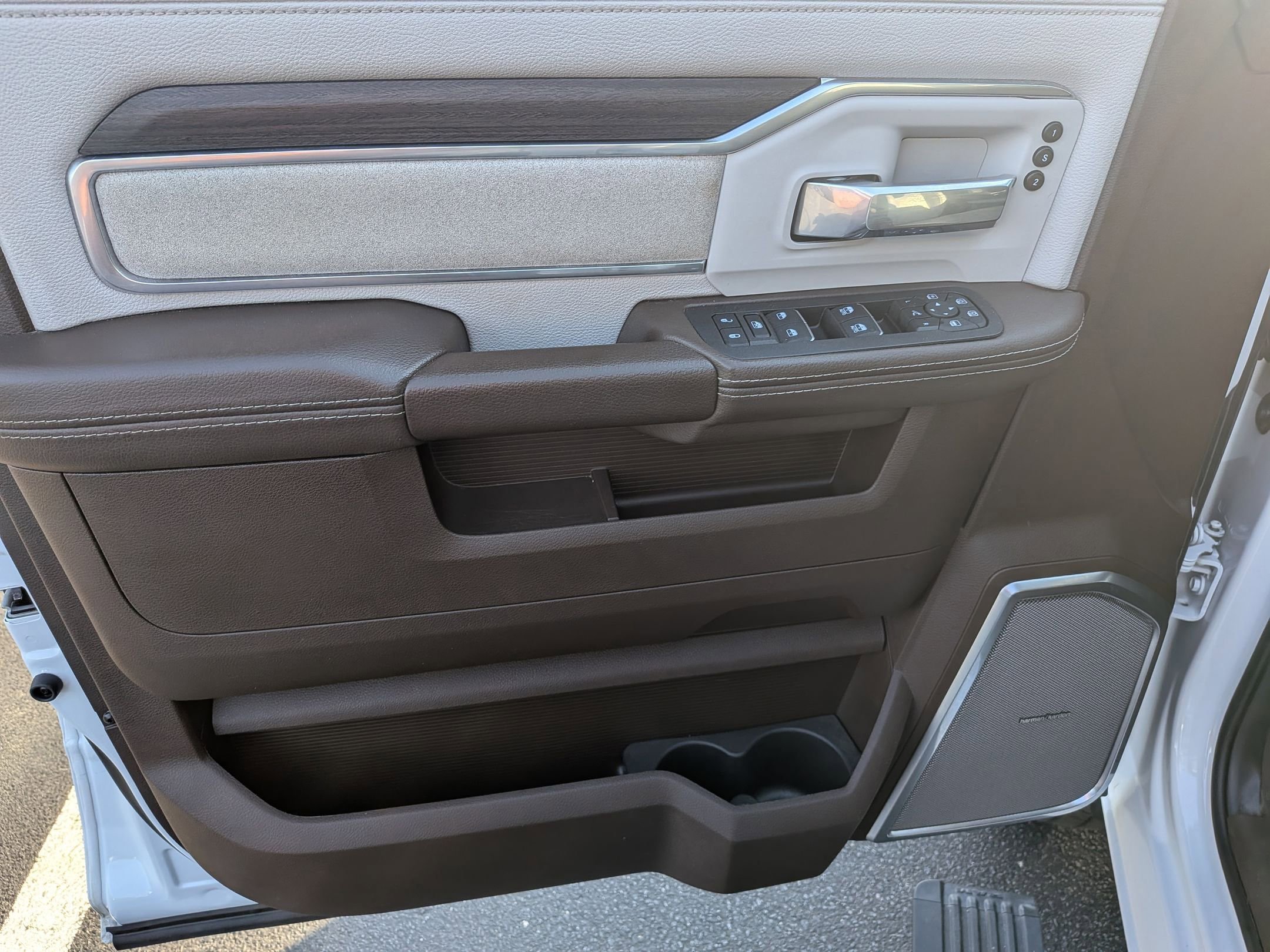 Used 2025 RAM 2500 Laramie image 10