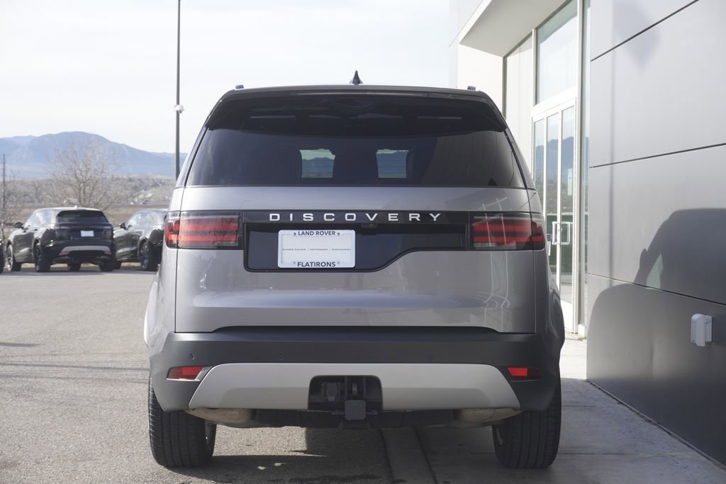 Used 2025 Land Rover Discovery S image 6
