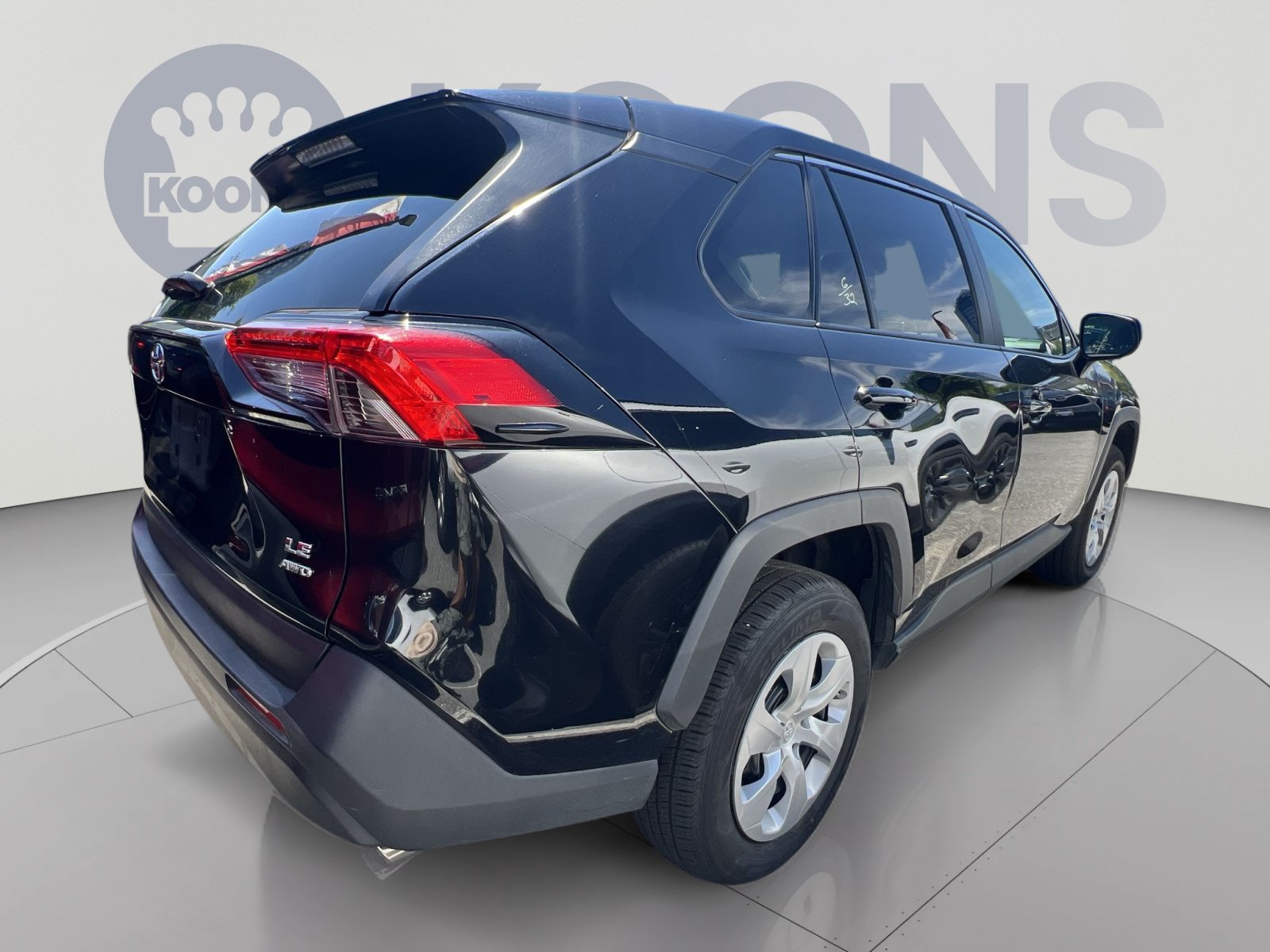 Used 2025 Toyota RAV4 LE AWD/4WD image 4