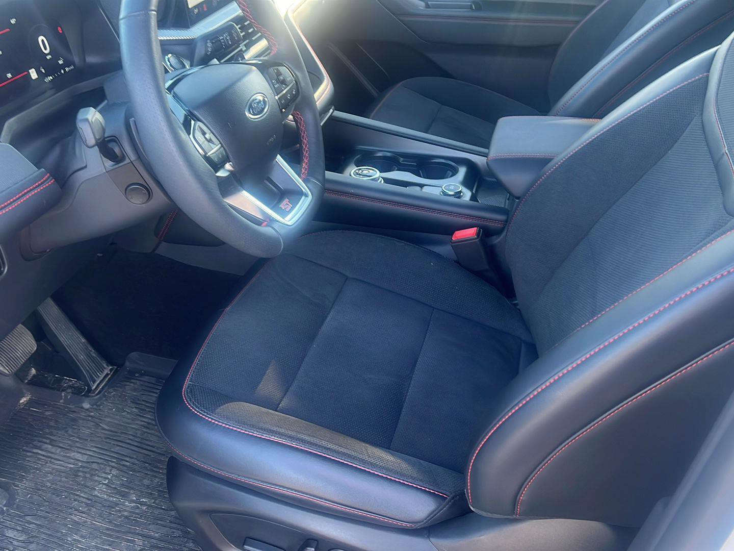 Used 2025 Ford Explorer ST image 18