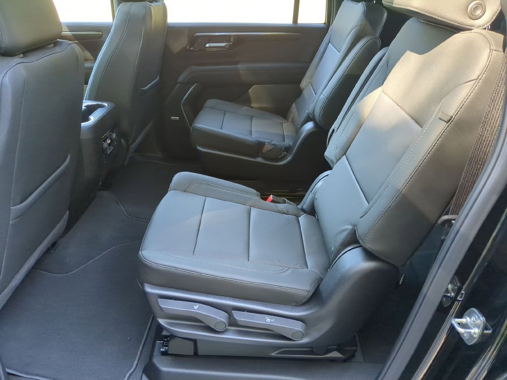 New 2027 Chevrolet Suburban LT w/ Comfort Package AWD/4WD image 32