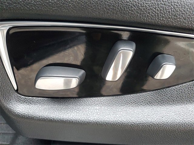 Used 2020 Cadillac Escalade Luxury image 7