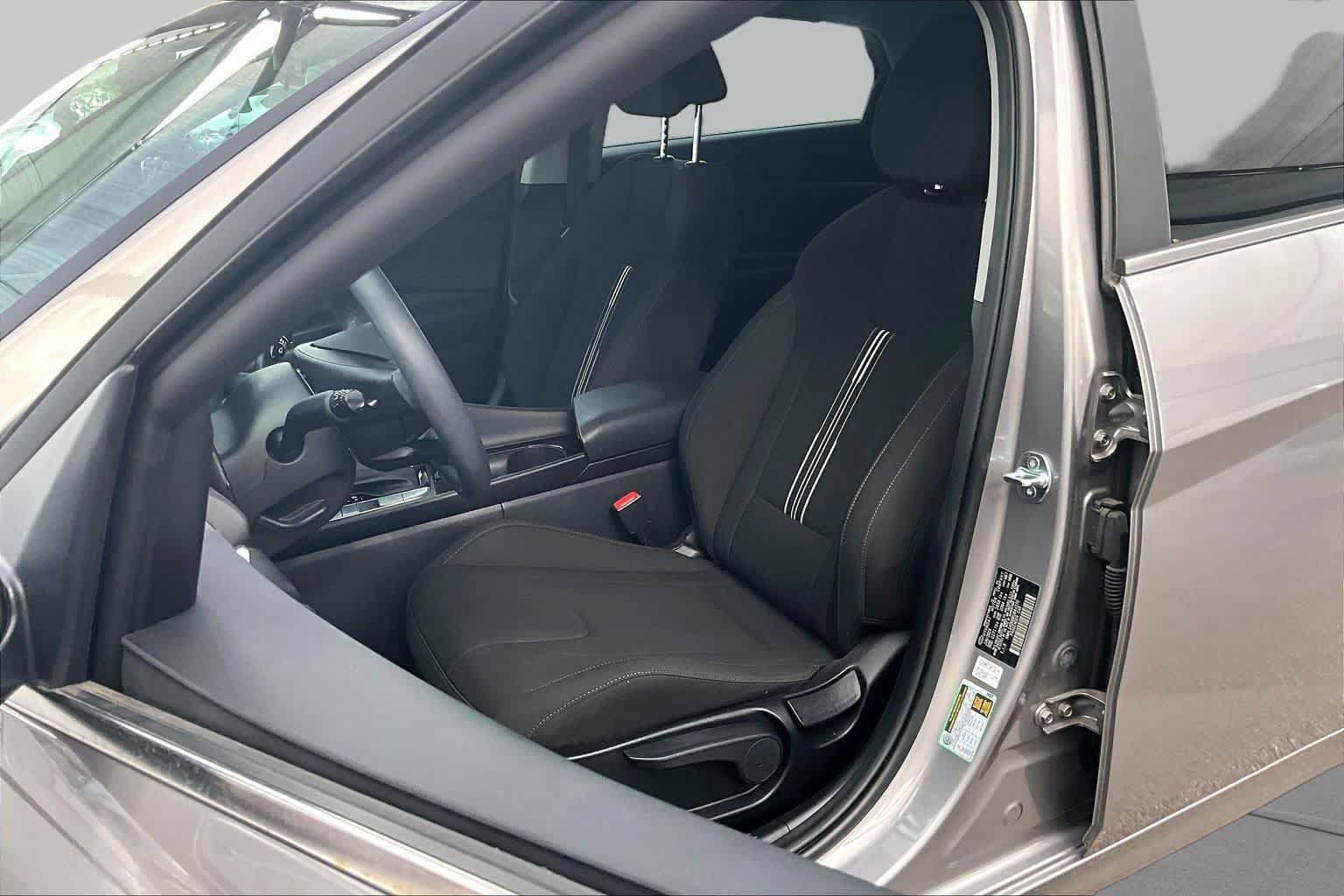 Used 2024 Hyundai Elantra SEL w/ Convenience Package FWD image 8