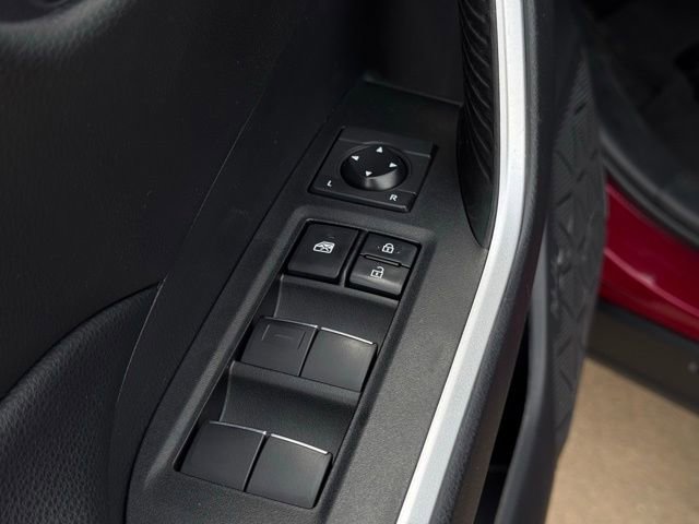 Used 2021 Toyota RAV4 XLE Premium image 41