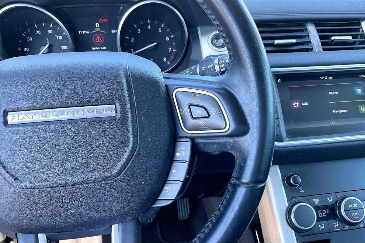 Used 2017 Land Rover Range Rover Evoque SE AWD/4WD image 19
