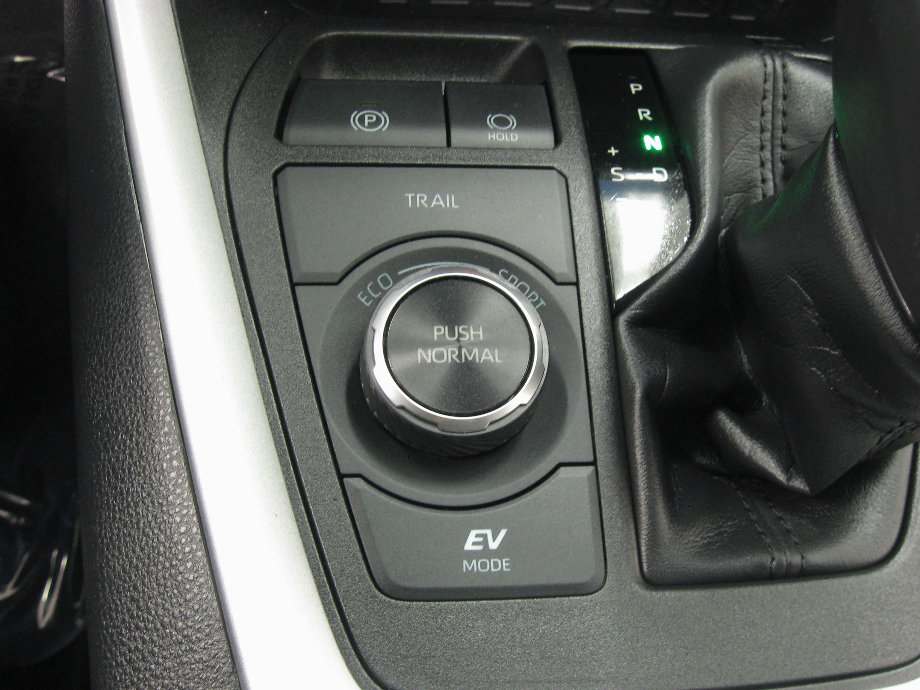 Used 2023 Toyota RAV4 XLE Premium image 18