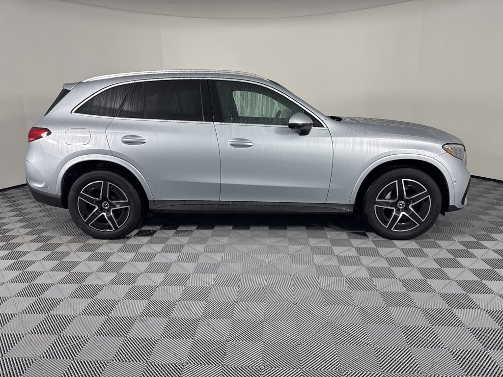 Used 2025 Mercedes-Benz GLC 350e 4MATIC image 8
