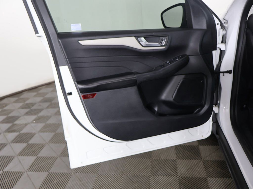 Used 2021 Ford Escape SE image 20