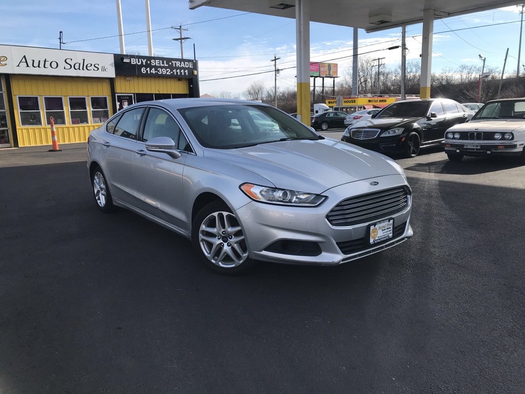 Used 2016 Ford Fusion SE w/ Equipment Group 202A FWD image 1