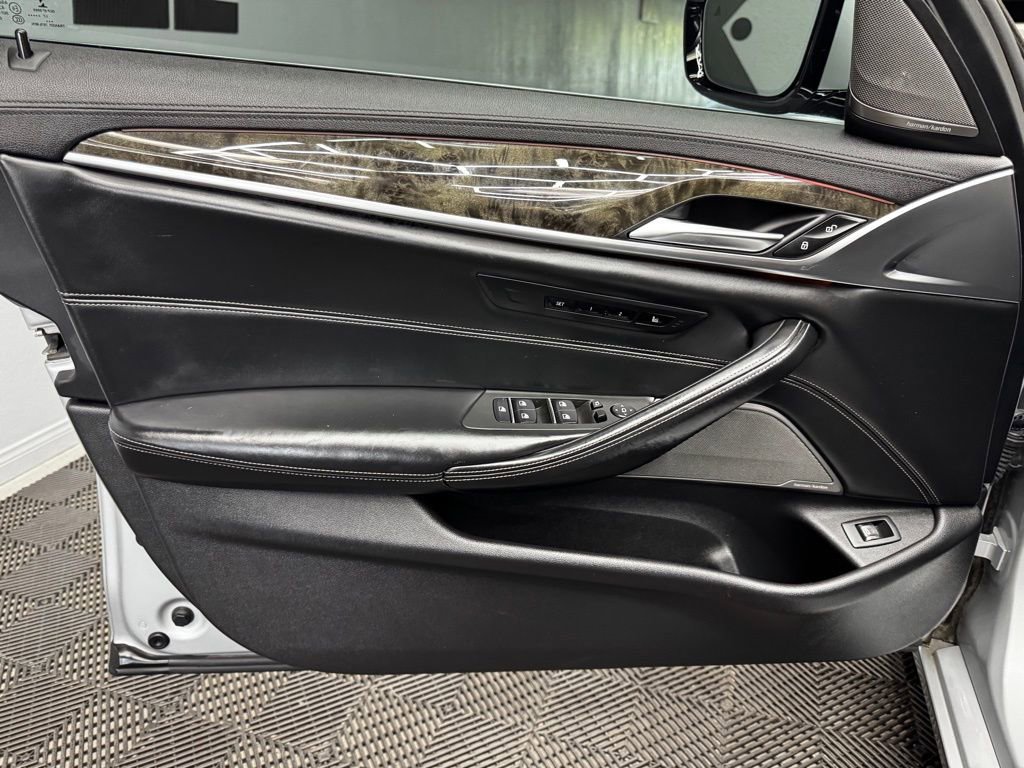 Used 2018 BMW 540i xDrive image 38